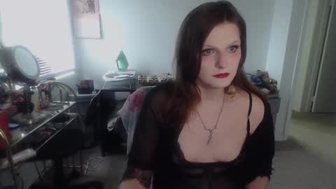 Goddess of Insanity online show from November 2025 04:52:01 PM