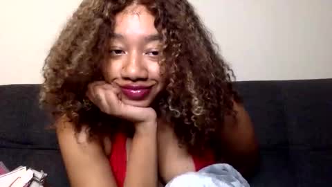 Snapshot of goddessdaisysky chatting on January 2025 07:38:02 PM Goddess Daisy Sky online show from January 2025 07:38:02 PM