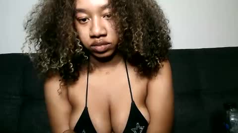 Snapshot of goddessdaisysky chatting on January 2025 03:49:02 AM Goddess Daisy Sky online show from January 2025 03:49:02 AM