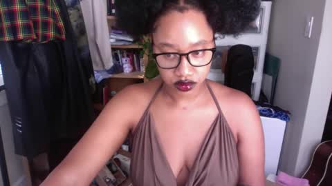 Snapshot of goddessdaisysky chatting on September 2025 12:25:01 AM Goddess Daisy Sky online show from September 2025 12:25:01 AM