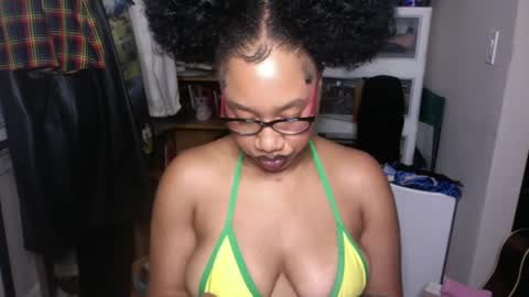 Snapshot of goddessdaisysky chatting on September 2025 02:26:02 AM Goddess Daisy Sky online show from September 2025 02:26:02 AM