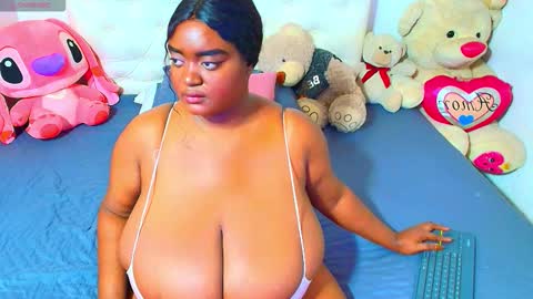 Snapshot of godessqqq chatting on October 2025 12:33:01 PM Godess Tracy online show from October 2025 12:33:01 PM