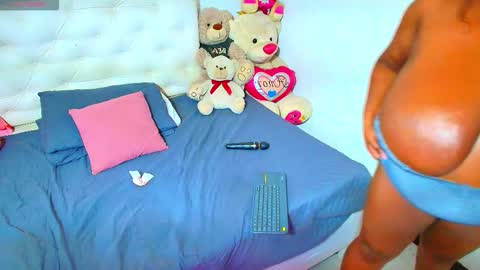 Snapshot of godessqqq chatting on October 2025 02:00:01 AM Godess Tracy online show from October 2025 02:00:01 AM