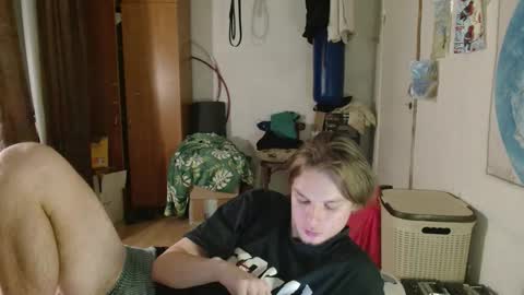 Snapshot of gofymcmouse chatting on December 2025 09:42:01 PM Daniel online show from December 2025 09:42:01 PM