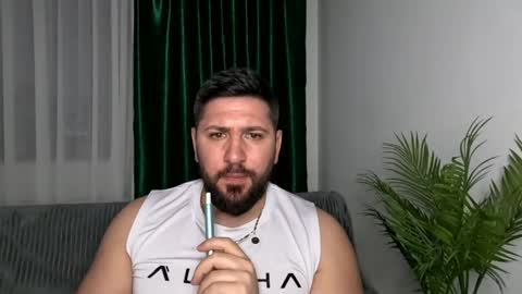 gold_alpha_boy online show from April 2026 07:42:01 PM