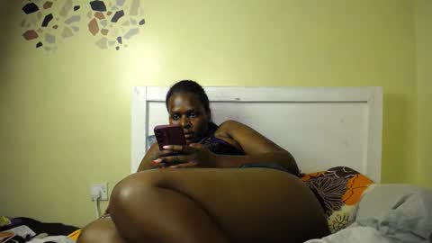 Snapshot of gold_melanin chatting on May 2026 06:14:01 PM gold_melanin online show from May 2026 06:14:01 PM