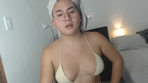 Snapshot of goldbella_ chatting on December 2024 06:32:01 AM bella online show from December 2024 06:32:01 AM