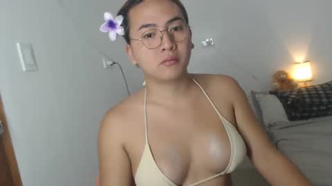 Snapshot of goldbella_ chatting on January 2025 02:57:01 AM bella online show from January 2025 02:57:01 AM