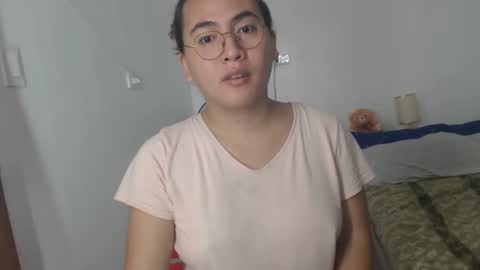 Snapshot of goldbella_ chatting on February 2025 02:30:01 AM bella online show from February 2025 02:30:01 AM