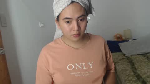 Snapshot of goldbella_ chatting on February 2025 09:25:02 AM bella online show from February 2025 09:25:02 AM