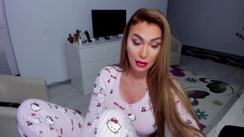 Nicole.. online show from February 2025 07:29:02 AM