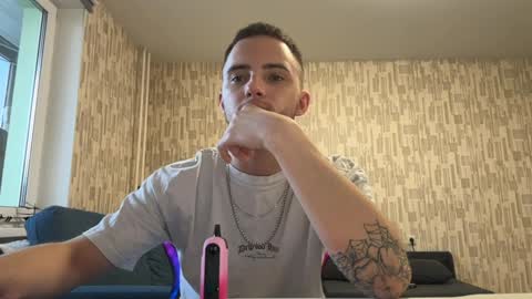 Golden boyyy21 online show from February 2025 01:06:01 PM