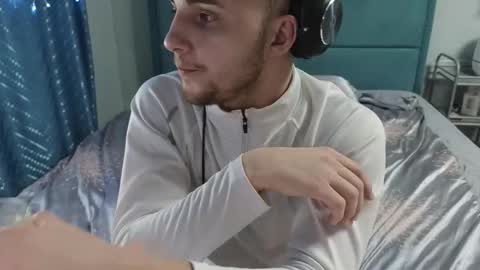 Golden boyyy21 online show from February 2026 10:06:02 PM