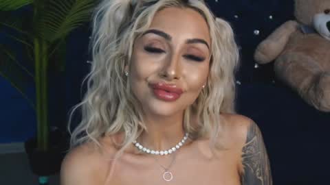 GoldenAmberX online show from January 2025 09:01:01 AM