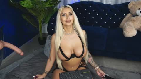 GoldenAmberX online show from January 2025 10:51:02 AM
