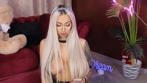 GoldenAmberX online show from February 2025 05:35:01 AM