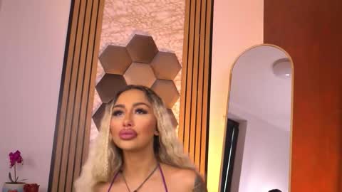 GoldenAmberX online show from February 2026 07:04:01 AM