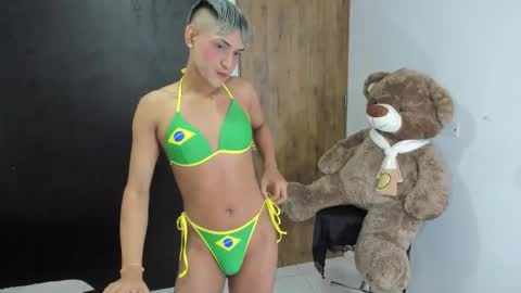 Snapshot of goldenangels1 chatting on October 2025 06:54:01 PM goldenangels1 online show from October 2025 06:54:01 PM