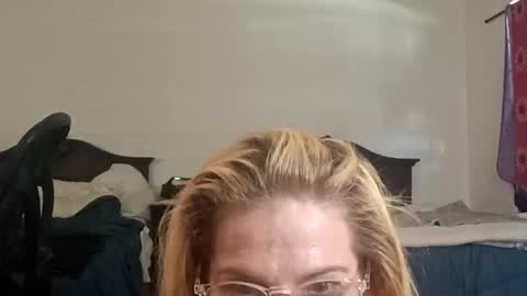 goldendoll1704 online show from June 2026 10:58:01 PM