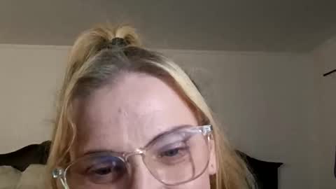 goldendoll1704 online show from June 2026 01:28:02 AM