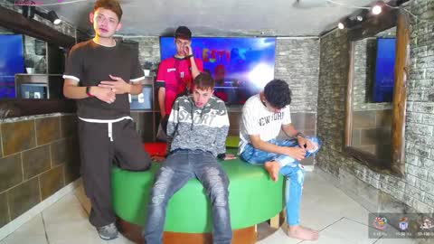 Snapshot of goldenjoi chatting on December 2024 01:14:01 PM GOLDENJOI online show from December 2024 01:14:01 PM