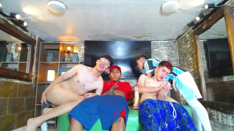 Snapshot of goldenjoi chatting on January 2025 02:47:02 PM GOLDENJOI online show from January 2025 02:47:02 PM