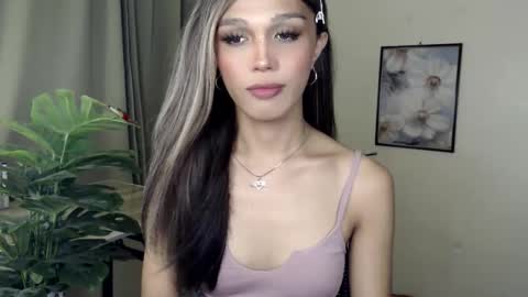 Lily is Gold online show from November 2025 04:33:01 PM