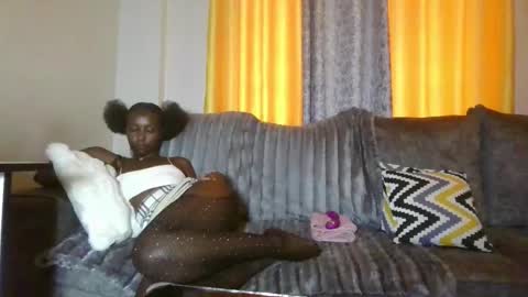 Snapshot of goldiecandy chatting on February 2026 07:02:02 AM goldiecandy online show from February 2026 07:02:02 AM