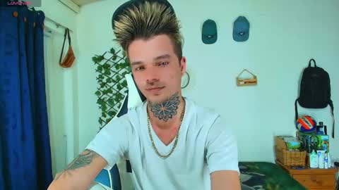 Snapshot of goldy_loyal99 chatting on May 2026 09:32:02 PM Goldy Loyal93 online show from May 2026 09:32:02 PM