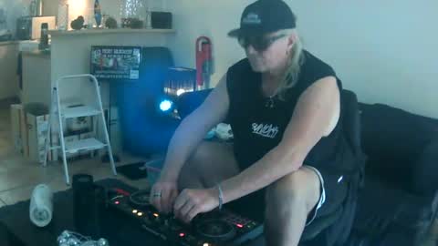 goldyguy011 online show from July 2026 12:02:01 AM