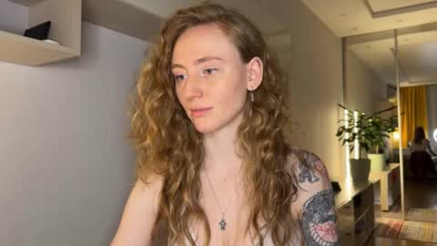 Snapshot of good__choice chatting on November 2025 01:39:01 PM Polly online show from November 2025 01:39:01 PM