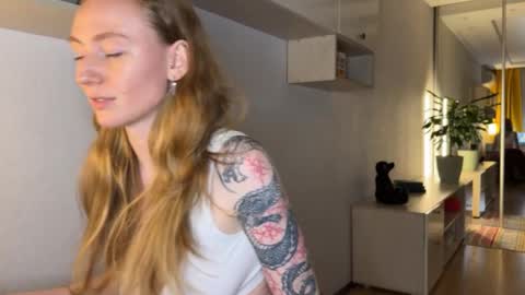 Snapshot of good__choice chatting on November 2025 04:51:02 PM Polly online show from November 2025 04:51:02 PM