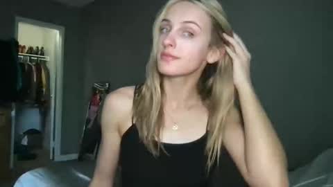 Snapshot of goodgirlliv chatting on September 2025 11:40:01 PM goodgirlliv online show from September 2025 11:40:01 PM