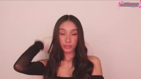 Snapshot of gorgeous_brunette chatting on November 2025 09:13:02 AM Rose online show from November 2025 09:13:02 AM