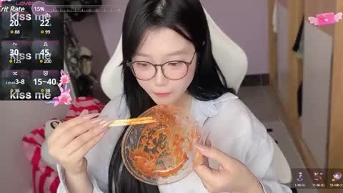 Snapshot of gorgeous_girl33 chatting on February 2025 03:52:02 AM gorgeous girl33 online show from February 2025 03:52:02 AM