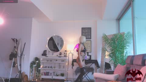 Snapshot of goth_dolll chatting on October 2025 09:16:01 PM sophie Special celebration a the beach 300k followers 3011 and 0112 online show from October 2025 09:16:01 PM