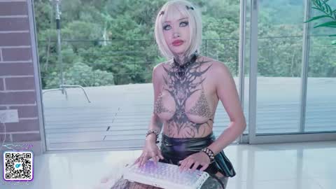 Snapshot of goth_dolll chatting on May 2026 08:48:02 PM sophie Special celebration a the beach 300k followers 3011 and 0112 online show from May 2026 08:48:02 PM