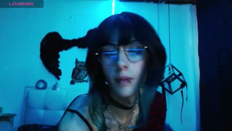 Snapshot of goth_minerva chatting on September 2025 01:43:02 PM goth_minerva online show from September 2025 01:43:02 PM