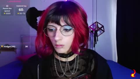 Snapshot of goth_minerva chatting on October 2025 02:25:01 PM goth_minerva online show from October 2025 02:25:01 PM