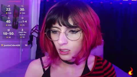 Snapshot of goth_minerva chatting on October 2025 02:05:01 PM goth_minerva online show from October 2025 02:05:01 PM