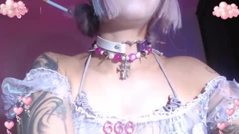 Snapshot of gothicute chatting on April 2026 05:19:01 AM online show from April 2026 05:19:01 AM