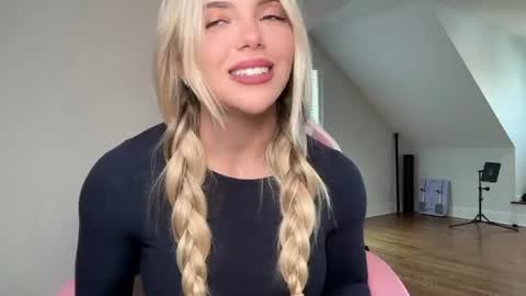 Snapshot of gracieparker chatting on July 2026 04:58:02 PM Gracie online show from July 2026 04:58:02 PM