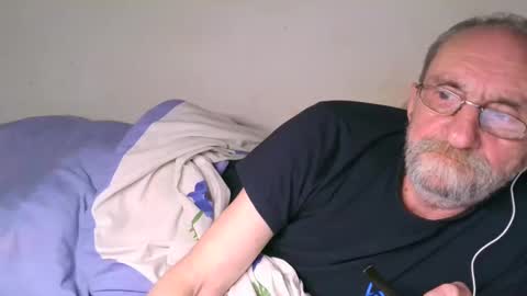 Snapshot of grandpa_mark chatting on January 2025 07:08:01 AM Mark online show from January 2025 07:08:01 AM