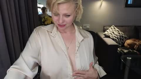 Snapshot of gray_swann chatting on February 2025 12:44:02 PM Ray online show from February 2025 12:44:02 PM