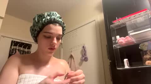 greeneyedmilly online show from November 2025 01:37:01 AM