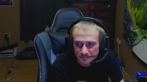 Greenlungs8195 online show from November 2025 05:12:01 PM