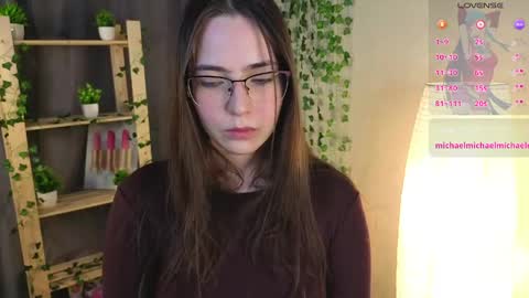 Snapshot of gretalinelle chatting on May 2026 05:17:02 PM Cutie Ellie online show from May 2026 05:17:02 PM