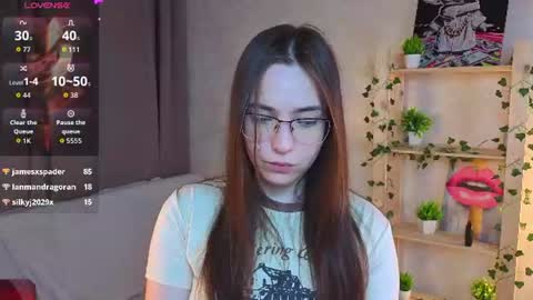 Snapshot of gretalinelle chatting on June 2026 06:28:01 PM Cutie Ellie online show from June 2026 06:28:01 PM
