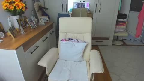 GretaMilf online show from June 2026 05:37:01 PM