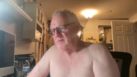 Snapshot of gspotlover1 chatting on October 2025 04:18:01 PM Horny Daddy online show from October 2025 04:18:01 PM
